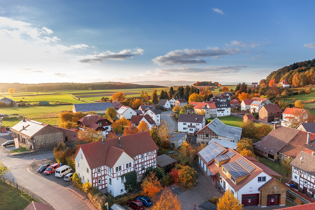 photo of homes in a colorado neighborhood nestled in the foothills of the rocky mountains